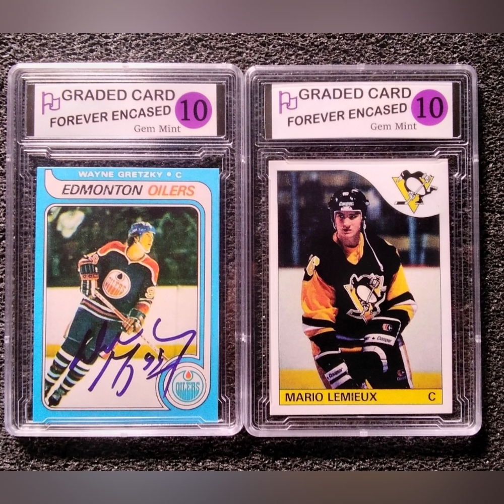 Wayne Gretzky and Mario Lemieux Hockey HOF Autograph Rookie Card Set. Graded 10